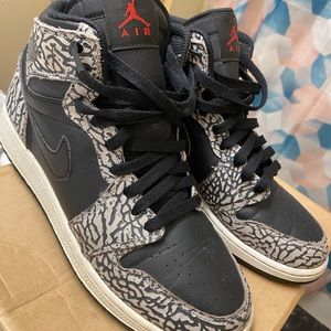 Air Jordan 1 Retro Black Cement Grey